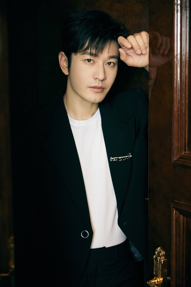 Huang Xiaoming 