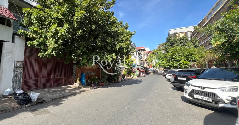 House for rent  at Phsar Depo2