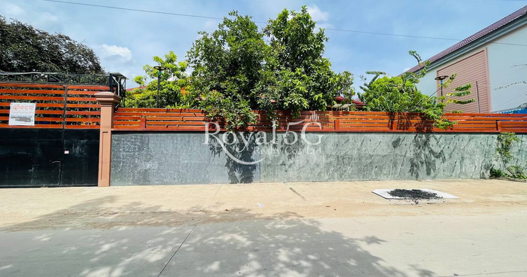 ឃ្លាំងសម្រាប់ជួល  វាលស្បូវ