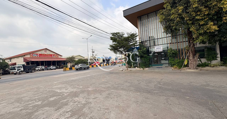 Shop for rent at 598