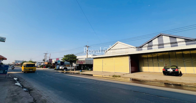 ឃ្លាំងសម្រាប់ជួលនៅក្រាំងធ្នង់