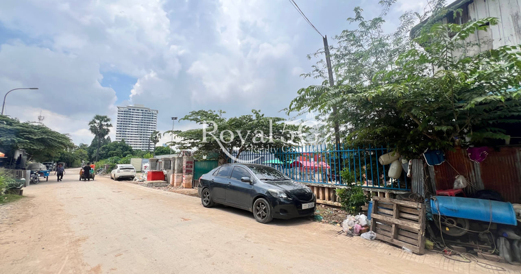 Land For Sale- Chroy chongvar