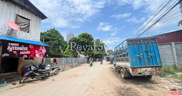 Land For Sale- Chroy chongvar