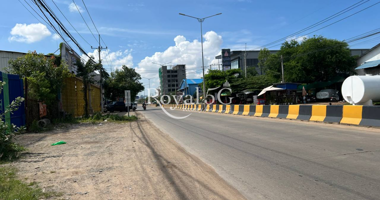 ដីសម្រាប់លក់នៅ598​