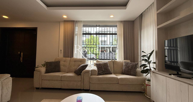 Villa queen A Chip mong parkland 598 for rent