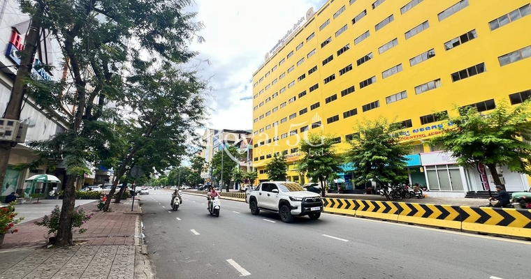Buildin for rent- Mao Tse Tong