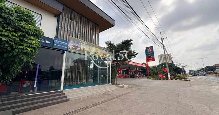 Shop for rent at 598