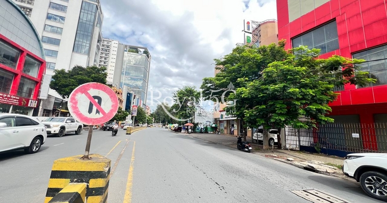 Building For Rent- Mao Tse Tong