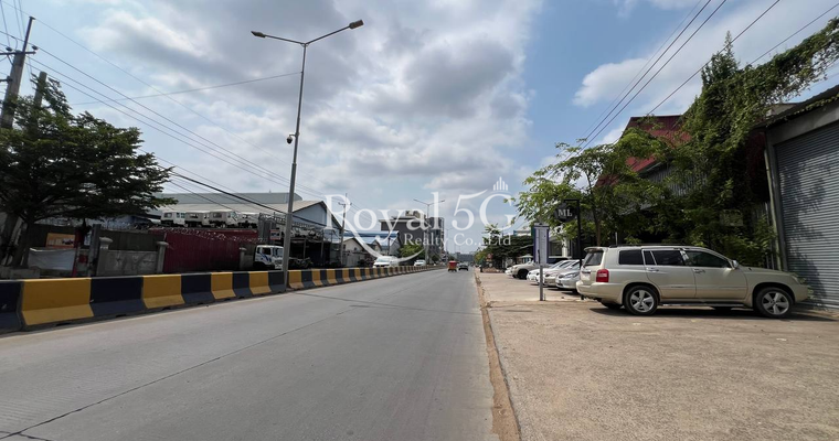 Warehouse For​ Rent at 598