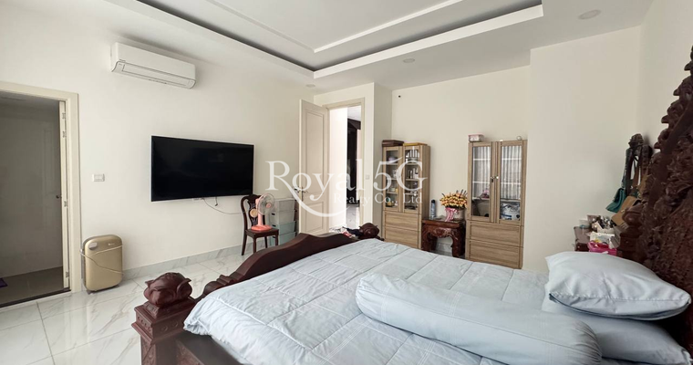 Queen villa for rent - Borey Penghout 60m