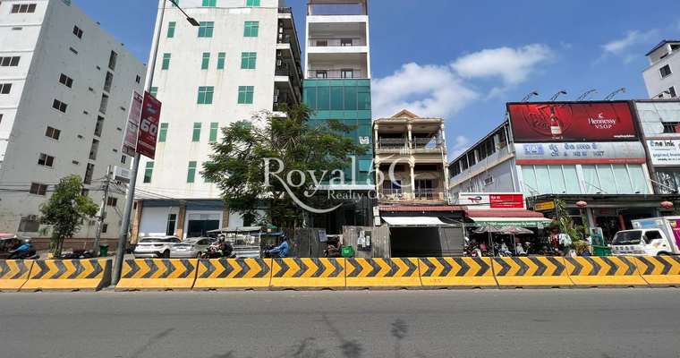 Building for rent at 271