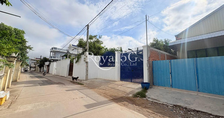ឃ្លាំងសម្រាប់ជួលក្រុងតាខ្មៅ