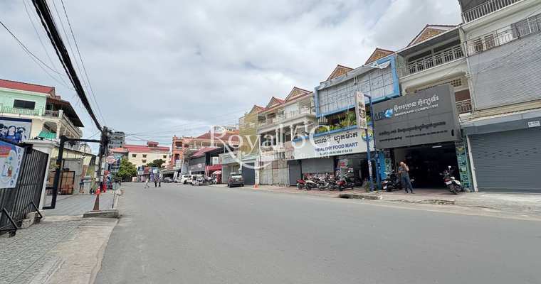 ផ្ទះល្វែងជួលនៅផ្សារដើមថ្កូវ ខណ្ឌចំការមន