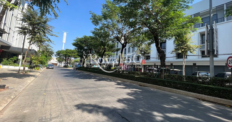 ផ្ទះសម្រាប់លក់នៅ ជីបម៉ុង598