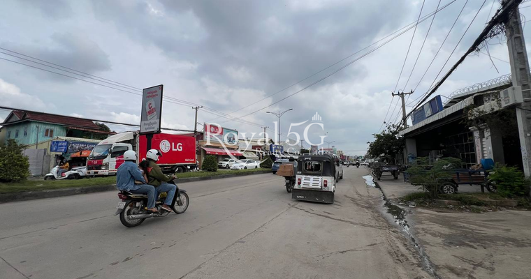 ឃ្លាំងសម្រាប់ជួលផ្លូវ217