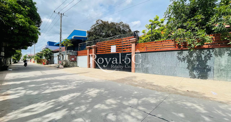 ឃ្លាំងសម្រាប់ជួល  វាលស្បូវ
