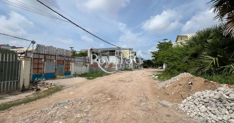 ដីសម្រាប់លក់ ដង្កោ