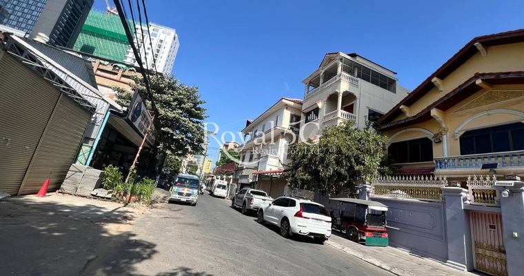 Building For Rent- Daun Penh
