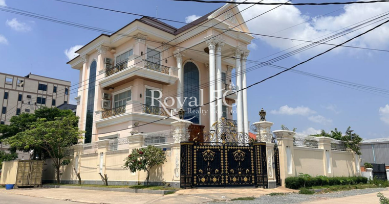 Vila for rent at ឬស្សីកែវ
