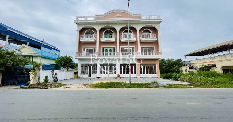 🏠 ផ្ទះអាជីវកម្មប្រណិត 4 ល្វែង សម្រាប់លក់/ជួល នៅកណ្តាលក្រុងតាខ្មៅ!