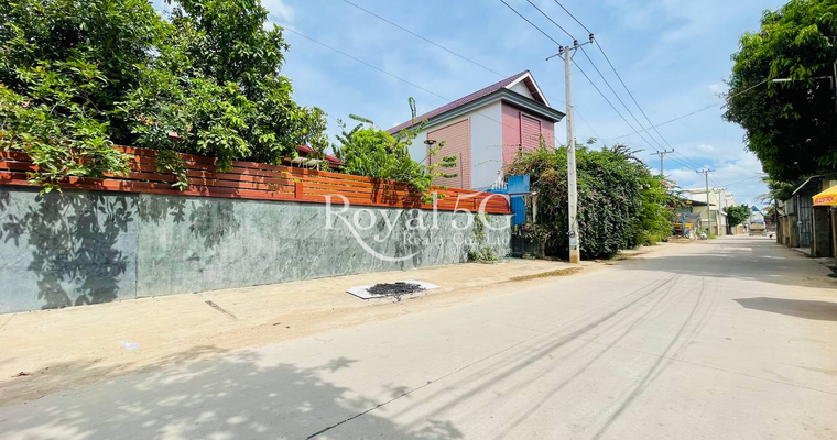 ឃ្លាំងសម្រាប់ជួល  វាលស្បូវ