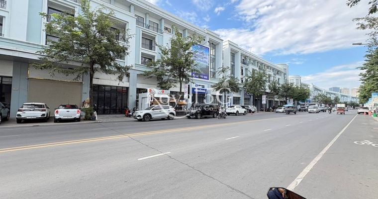 ផ្ទះអាជីវកម្មជួល ជីបម៉ុង២៧១