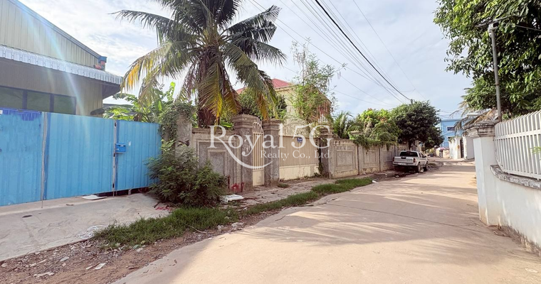 ឃ្លាំងសម្រាប់ជួលក្រុងតាខ្មៅ