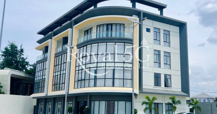 Business house for rent on a main road, 50 meters wide. It takes 5 minutes from Aeon 3 Mall and 7 minutes from the new airport
