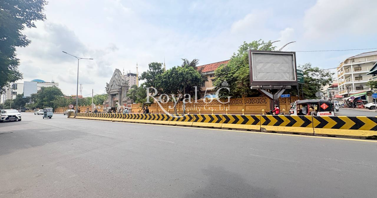 Corner Shophouse for rent - Mao TseToung Blvd
