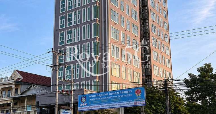 អគារពាណិជ្ជកម្ម/សណ្ឋាគារ  ទីតាំង: ស្ថិតនៅកណ្តាលក្រុងសិរីសោភ័ណ ខេត្តបន្ទាយមានជ័យ នៅលើផ្លូវជាតិលេខ 56 មានទីតាំងកាច់កែង  តម្លៃ: 2.5M$ តម្លៃចរចារ  ទំហំអគារ: 10m x 29m ទំហំដី: 20 x 68m  សាងសង់រួចប្រហែល 95% រួមមាន បន្ទប់ចំនួន 72  អាងហែលទឹក សូណា ស្ទីម បន្ទប