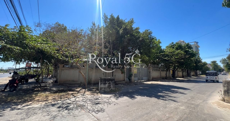 WAREHOUYSE FOR RENT STREET 1800 RUSSEY KEO