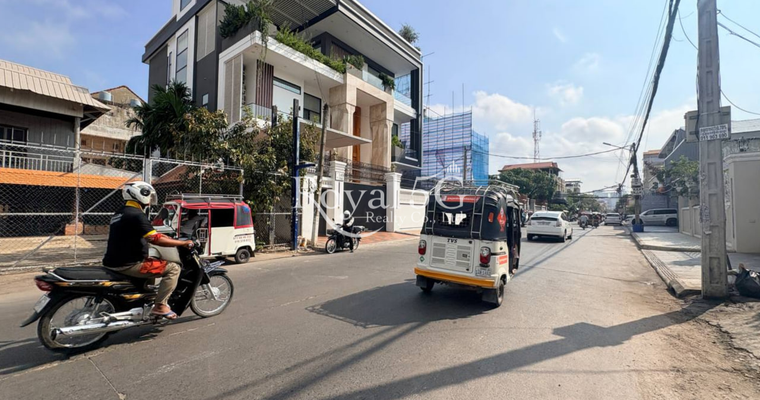 ហាងសម្រាប់ជួល - Commercial Space for rent