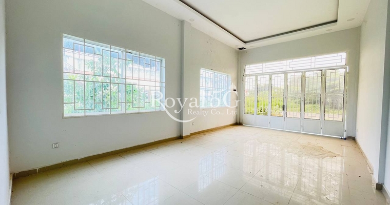 🏠 ផ្ទះអាជីវកម្មប្រណិត 4 ល្វែង សម្រាប់លក់/ជួល នៅកណ្តាលក្រុងតាខ្មៅ!