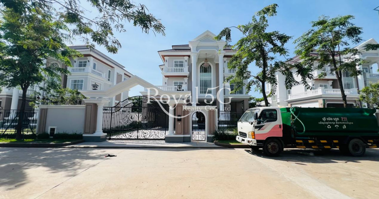 វីឡាឃ្វីនសម្រាប់លក់-បុរីប៉េងហួតបឹងស្នោរ​