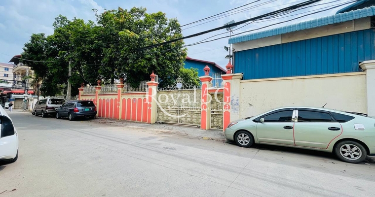 warehouse For​  sale / rent     Phsar Dermtkov