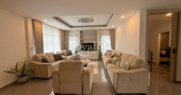 Villa queen A Chip mong parkland 598 for rent