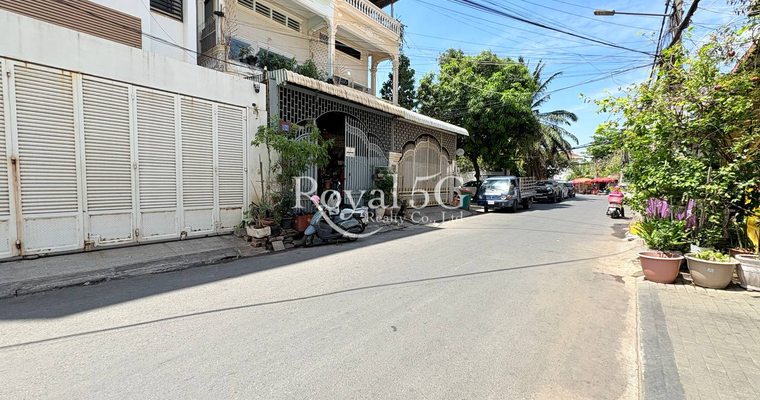 House For Sale Khan Chamkarmon
