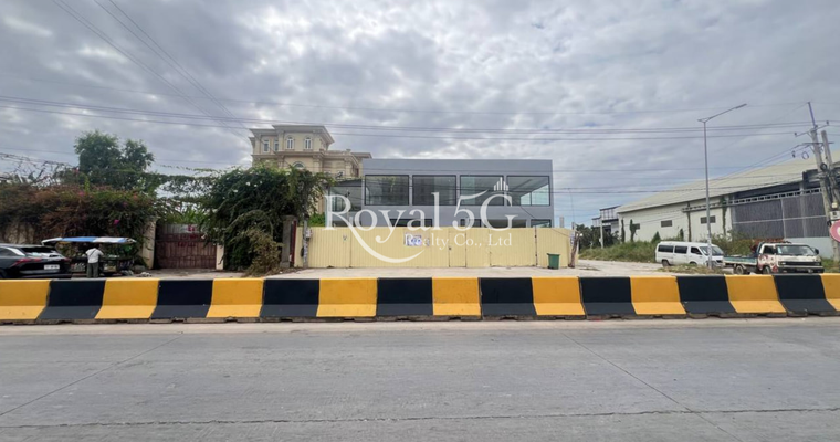 Shop for rent at 598