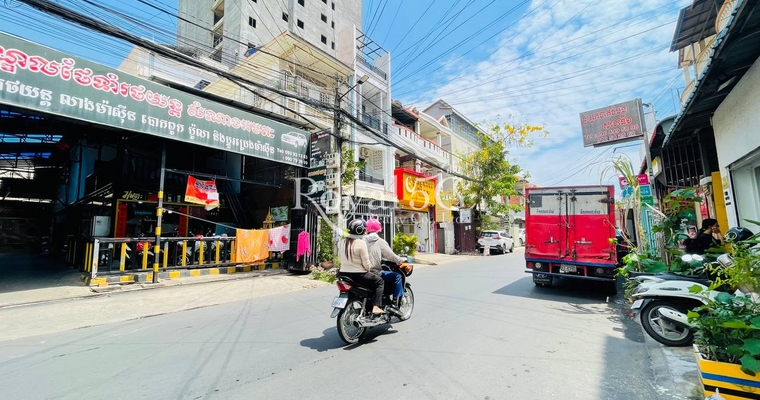 Land For sell  Phsar Depou Bei, Tuol Kouk,