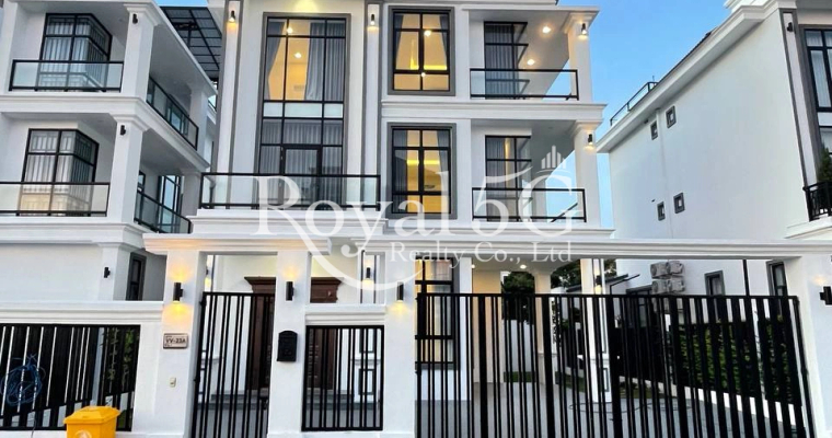 Queen Villa at Borey Vistar, Near AEON3 and Techo International Airport