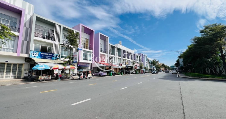 SHOPHOUSE FOR SALE-PENG HOUTH BEONG SNOR