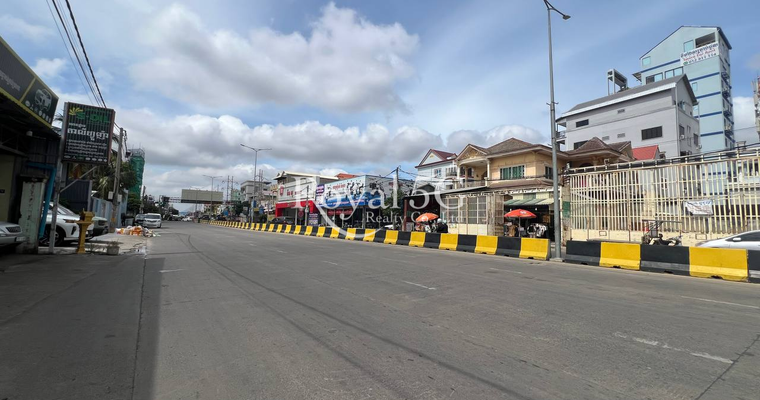 ដីសម្រាប់លក់ ផ្លូវ2004 សង្កាត់ទឹកថ្លា