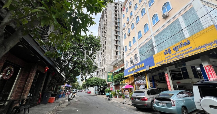 Building For Sale- Daun Penh