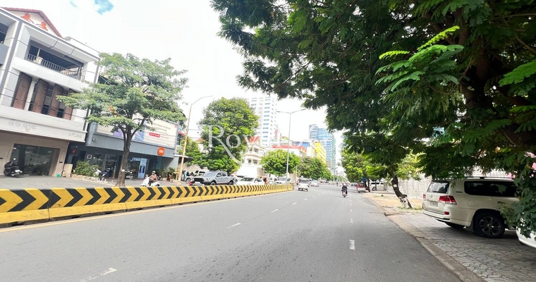 Building For Rent- Mao Tse Tong