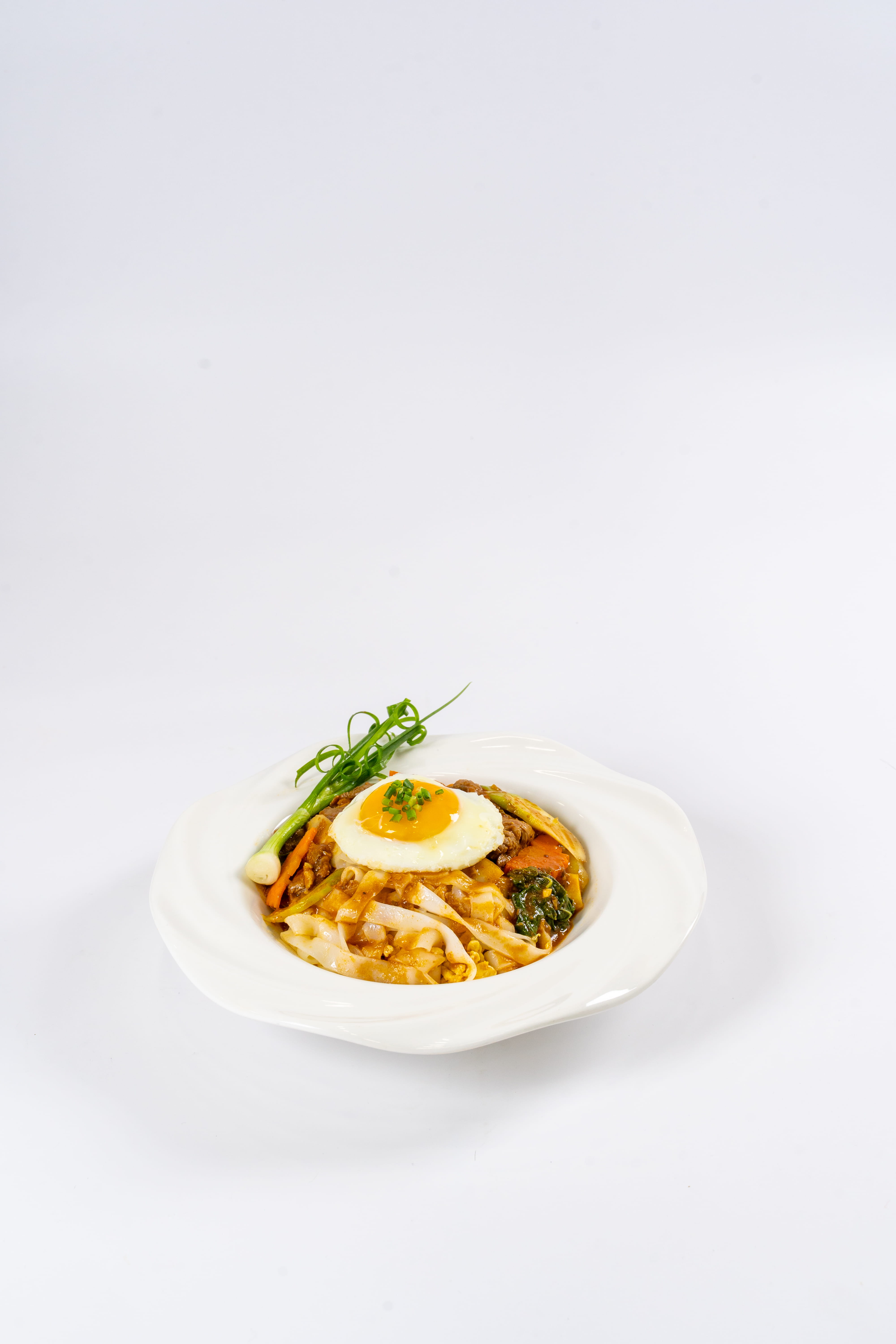 FRIED BEEF WITH FLAT NOODLES